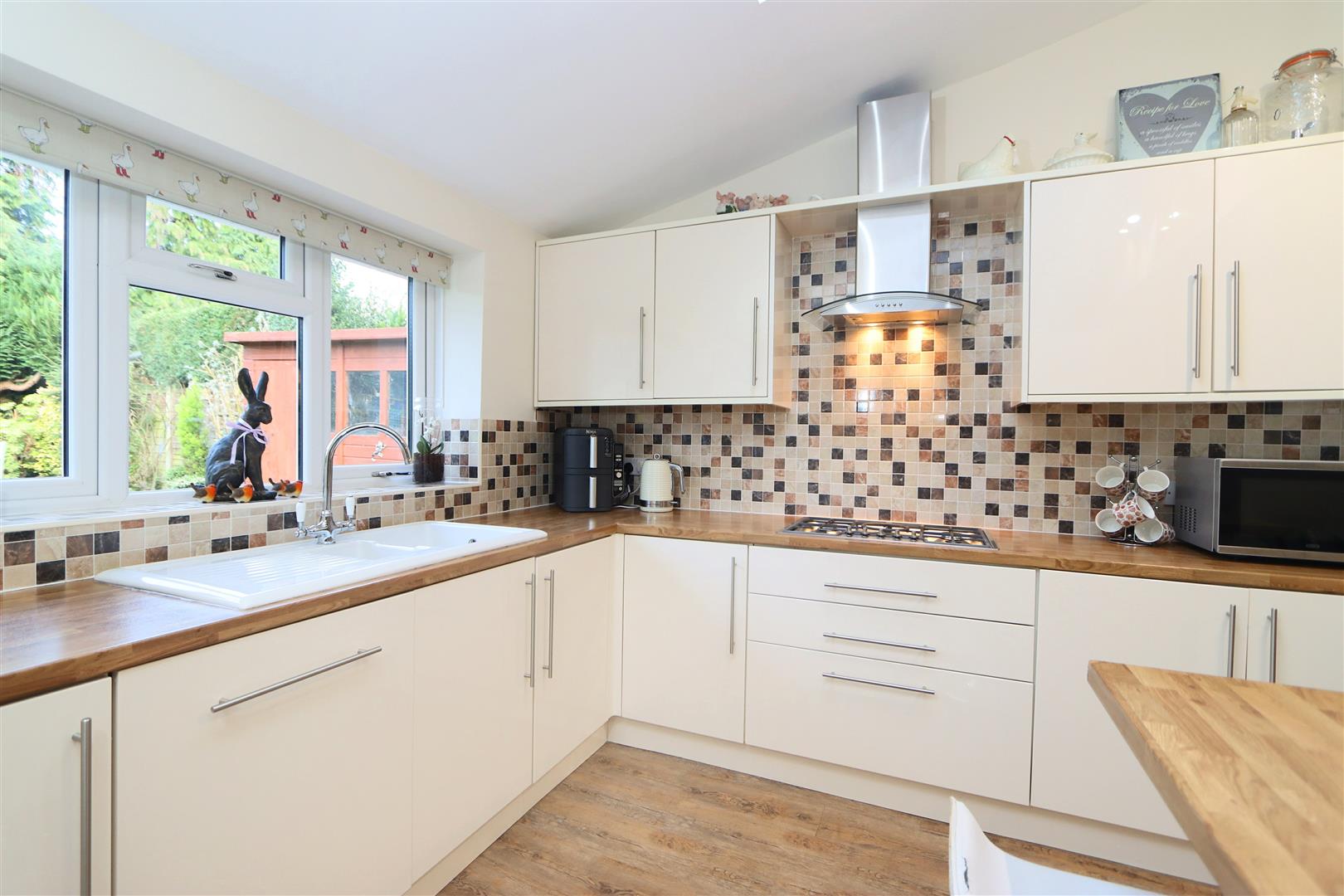 4 bed property in Stuarts Green, Stourbridge